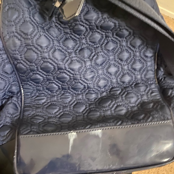 Navy Blue Vera Bradley XL duffel bag! Patent leather trim and feet! - Picture 5 of 6